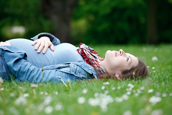 10 điều mẹ bầu phải làm để phòng ngừa biến chứng khi mang thai