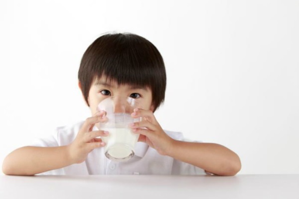 Mách mẹ cách đọc nhãn sữa để chọn đúng loại phù hợp với con