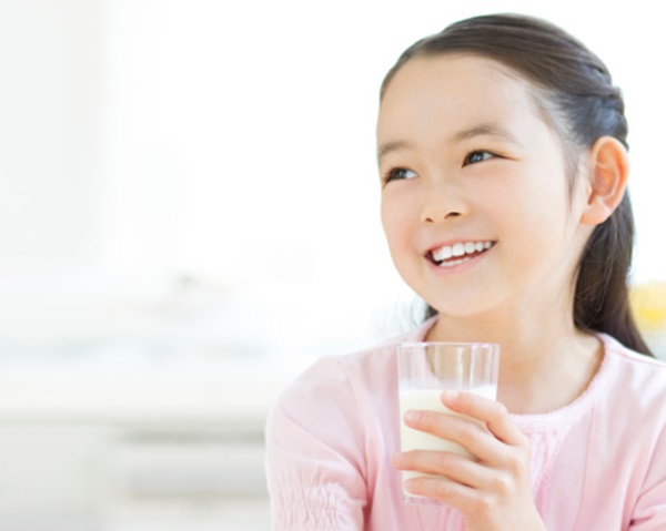 Mách mẹ cách đọc nhãn sữa để chọn đúng loại phù hợp với con