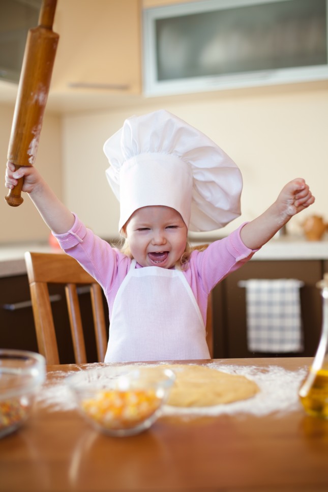 8 cách thú vị để trẻ cùng vào bếp cùng mẹ