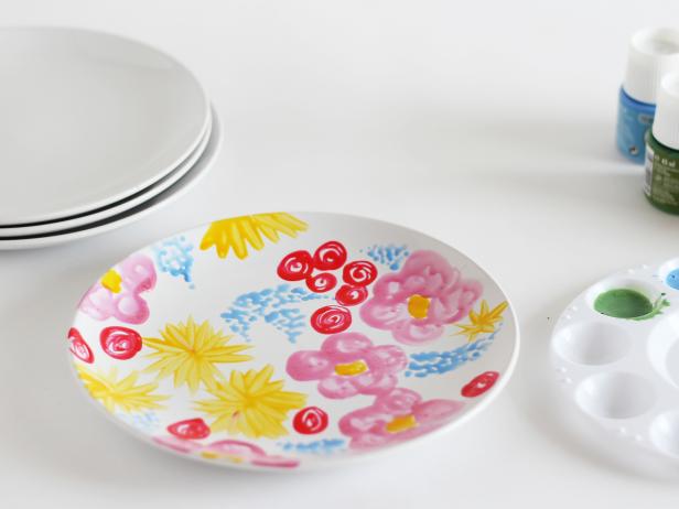 Hướng dẫn trang trí họa tiết hoa lá cho bộ cốc đĩa 