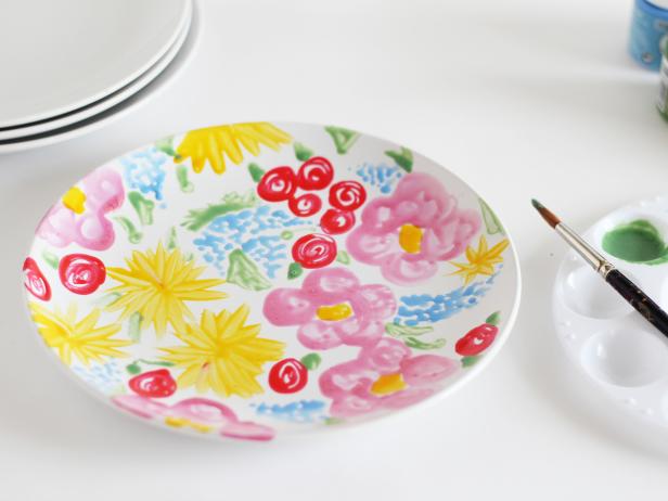 Hướng dẫn trang trí họa tiết hoa lá cho bộ cốc đĩa 
