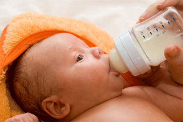 10 lưu ý nhỏ nhưng quan trọng khi pha sữa bột cho trẻ