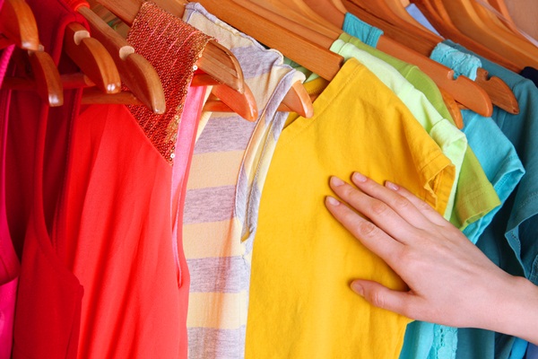 8 mẹo giặt quần áo không bị phai màu