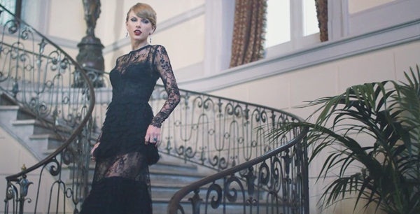 Hot News:MV của Taylor Swift chạm mốc 1 tỷ lượt xem - Paris Hilton có tình mới