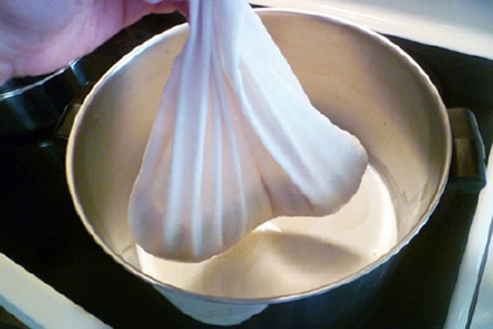 Cách làm sữa đậu nành bằng máy xay sinh tố