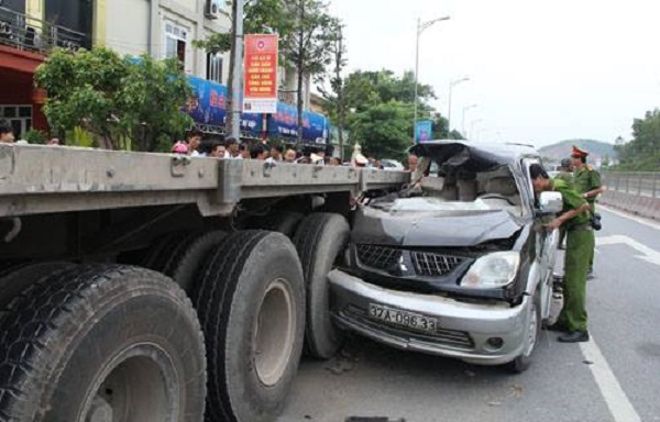 Vụ tai nạn trên quốc lộ 1A địa phận Thanh Hoá: 3 người tử nạn trên đường đi đám cưới ảnh 1
