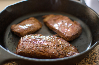 Cơm thịt bò trộn rau chân vịt đơn giản mà ngon