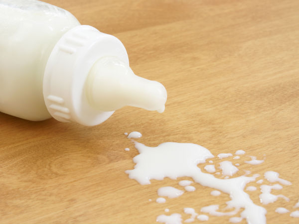 Những chú ý khi chọn bình sữa cho trẻ sơ sinh: Bình nhựa hay thủy tinh?