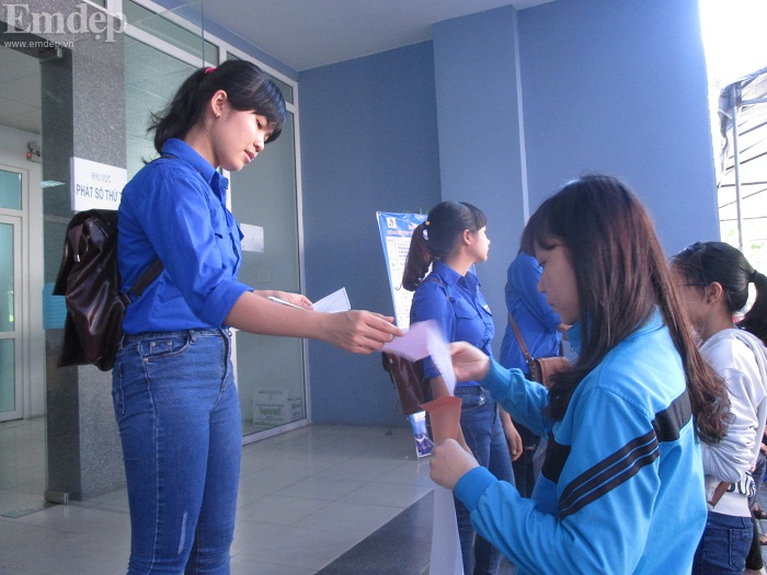 Hàng ngàn thí sinh đổ về Đà Nẵng nộp hồ sơ xét tuyển nguyện vọng 1