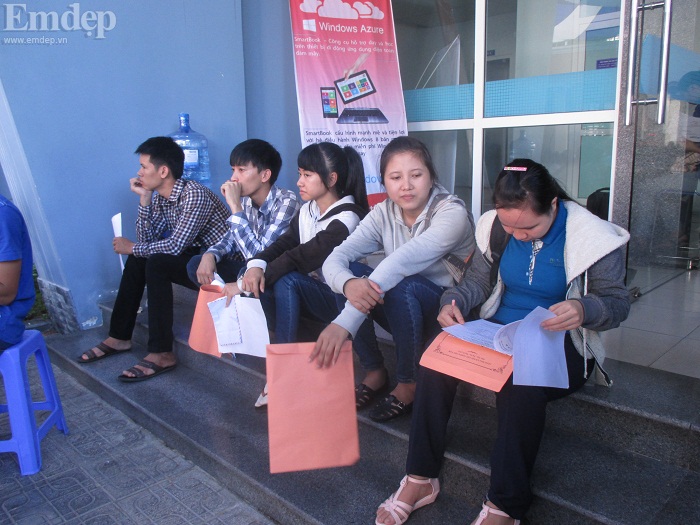 Hàng ngàn thí sinh đổ về Đà Nẵng nộp hồ sơ xét tuyển nguyện vọng 1