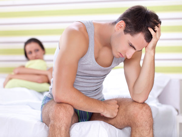 Những lý do tâm lý khiến đàn ông bất lực trên giường