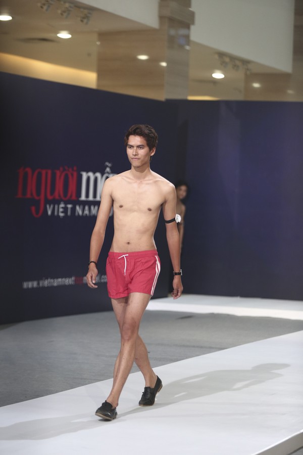 Vietnam's Next Top Model 2015 tập 2: 2 thí sinh có chiều cao 