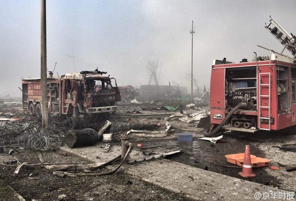 Hiện trường tan hoang sau vụ nổ ở Thiên Tân, Trung Quốc