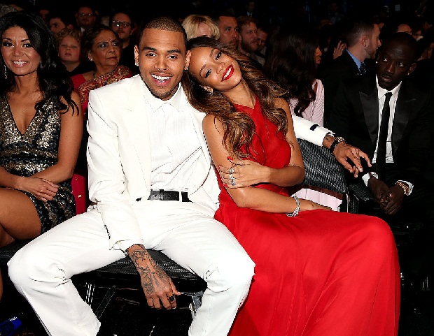 Sốc: Rihanna quay lại với Chris Brown