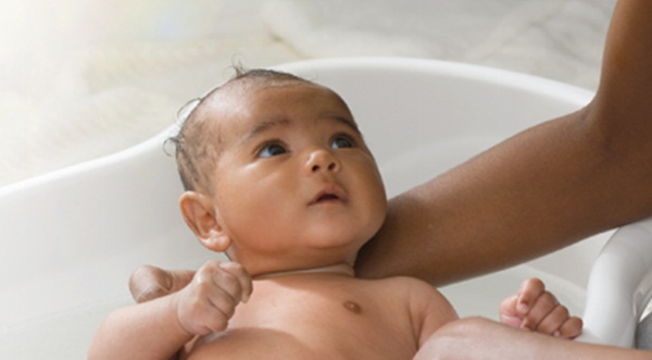 Nhiệt độ phòng tắm và nước tắm an toàn cho trẻ sơ sinh