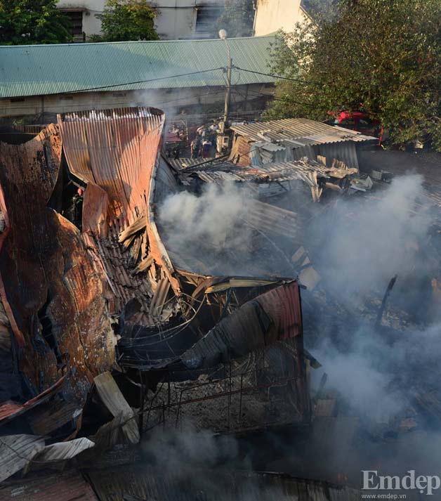 Ảnh: Cháy lớn xưởng gỗ rộng 1.000 m2 ở Hà Nội