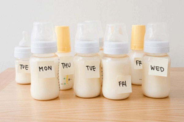 Sữa mẹ vắt ra để được bao lâu?