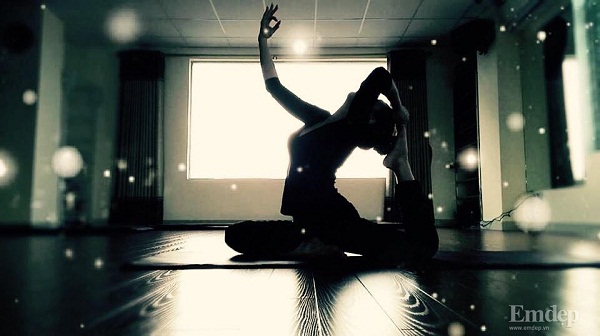 Các bài tập yoga rút mỡ đùi cực nhanh