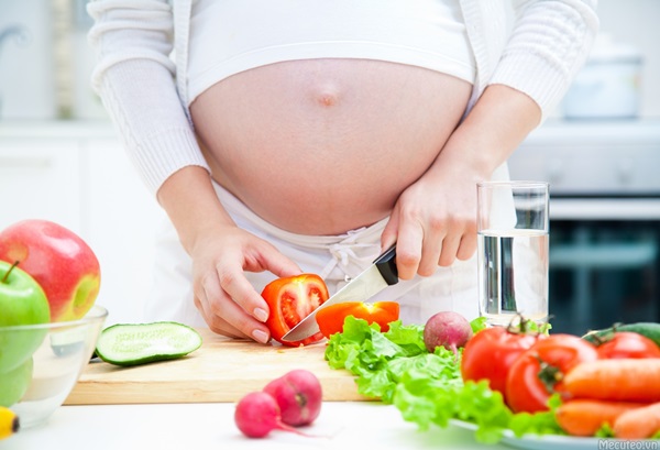 Bà bầu ăn gì để thai nhi phát triển toàn diện nhất?