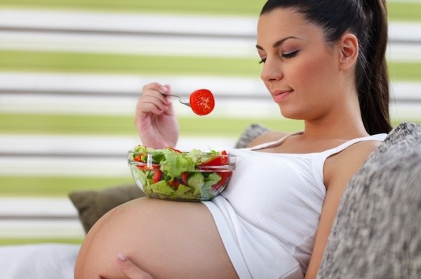 Bà bầu ăn gì để thai nhi phát triển toàn diện nhất?