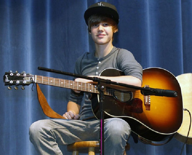 Justin Bieber – Chuyện chưa kể về chặng đường từ cậu bé You Tube đến hoàng tử nhạc Pop