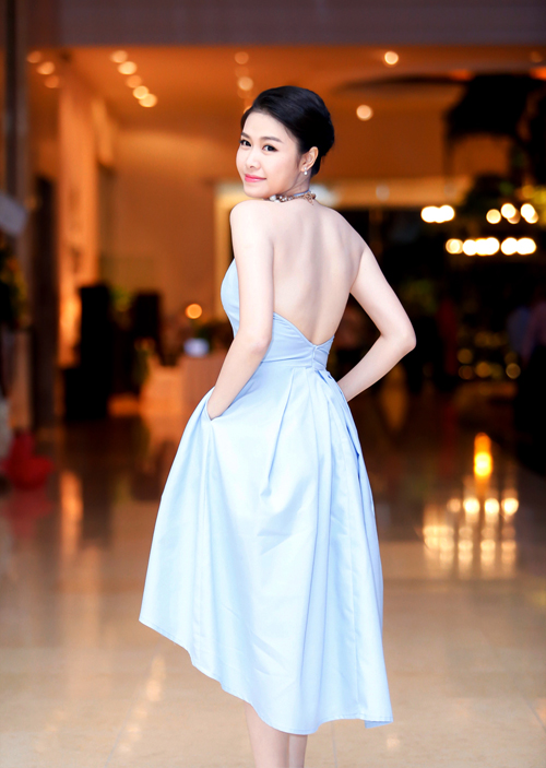 Top 10 mẫu váy hở lưng đẹp nhất của dàn mỹ nhân Việt