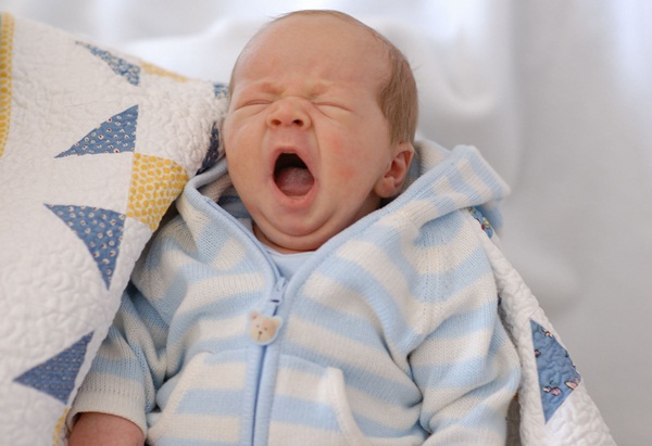 Những dấu hiệu cho biết em bé của bạn bị mệt mỏi