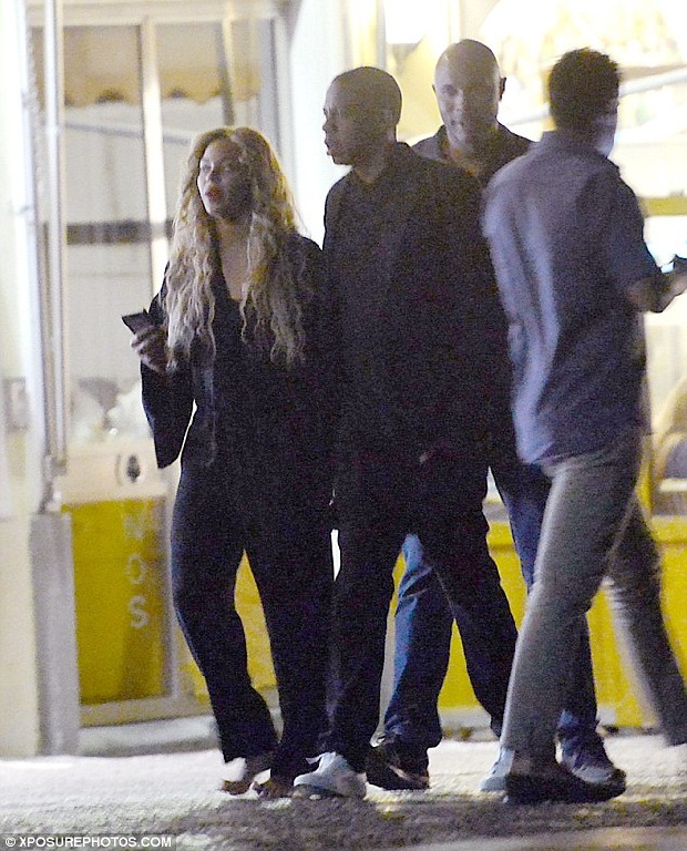 Beyonce & Jay Z đi nghỉ dưỡng giữa “tâm bão” rạn nứt