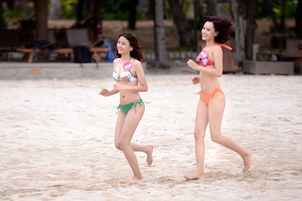 Thí sinh Hoa hậu Hoàn Vũ Việt Nam 2015 khoe body nóng bỏng với bikini trên biển