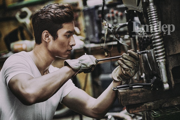 'Hotboy 6 múi' của Thanh Hằng chuyển nghề làm thợ sửa xe