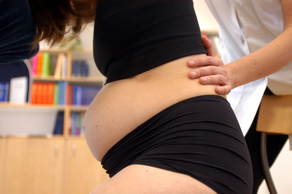 9 cách giúp bà bầu giảm đau sườn khi mang thai hiệu quả    