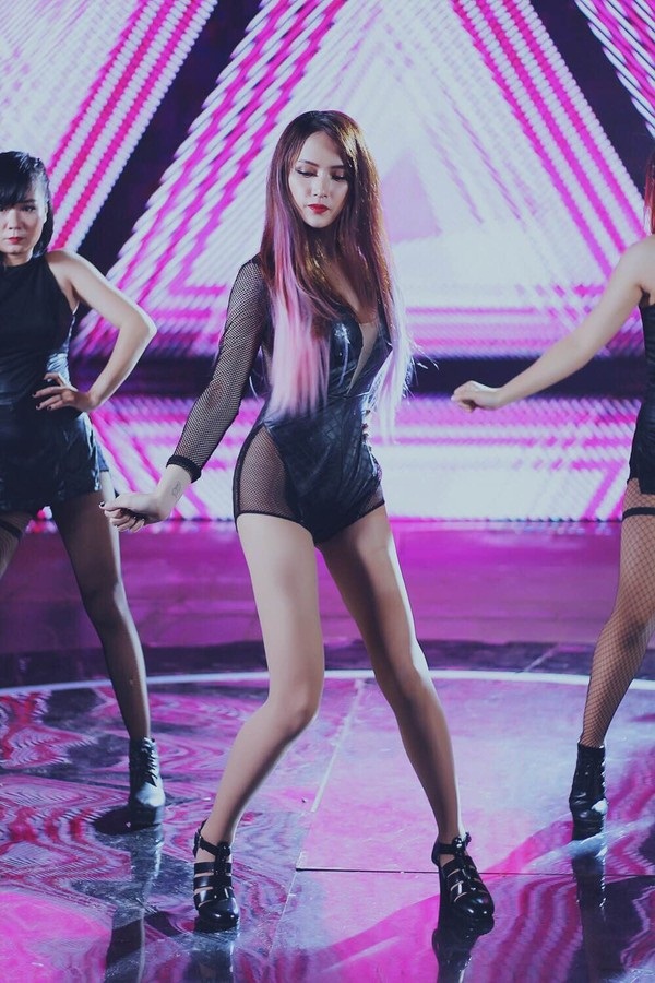 Hương Giang Idol “bắt chước” vũ đạo của HyunA trong MV mới?