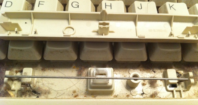 Hướng dẫn tự làm sạch bàn phím tại nhà không lo bị gãy, hỏng