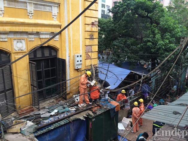 Sập tòa nhà cổ ở đường Trần Hưng Đạo nhiều người bị thương