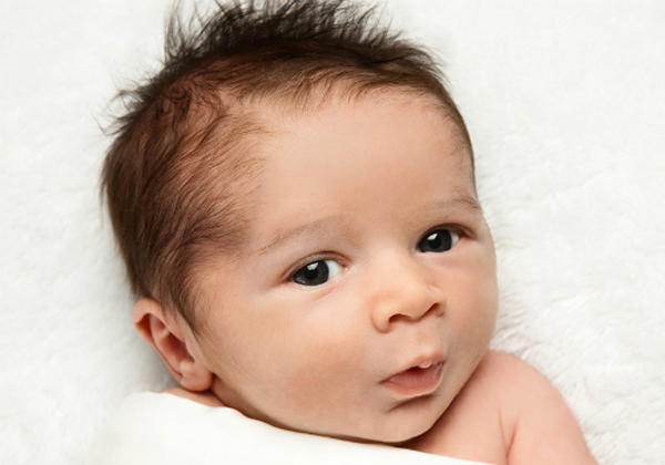 8 dấu hiệu nhận biết bé sơ sinh đang khỏe mạnh, phát triển tốt
