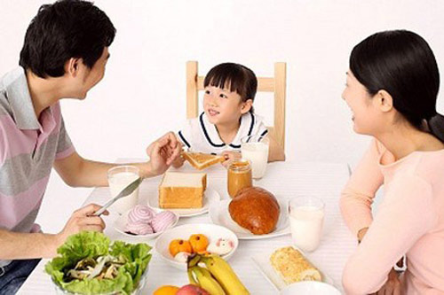 Tư vấn sức khỏe: Cho trẻ ăn gì để tăng cân?