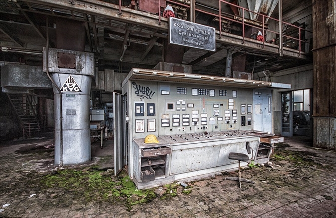 Bộ ảnh ma mị về những công trình bỏ hoang tại Châu Âu