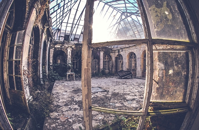 Bộ ảnh ma mị về những công trình bỏ hoang tại Châu Âu