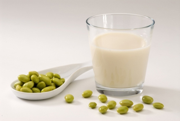 Bà bầu có nên uống sữa đậu nành?