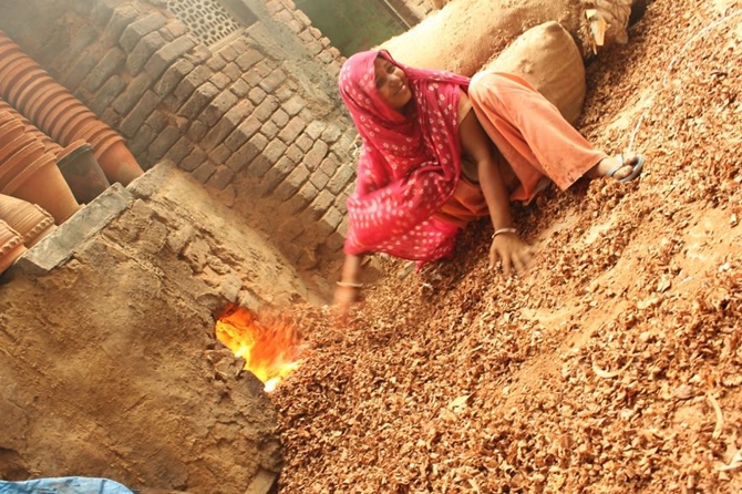 Những khung hình ấn tượng về làng gốm lâu đời tại Ấn Độ