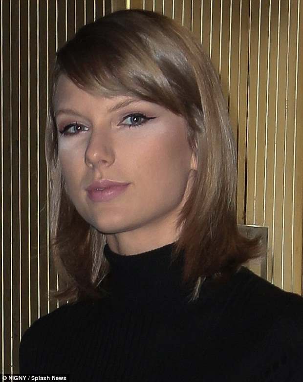 Taylor Swift bị chuyên gia trang điểm “dìm hàng”