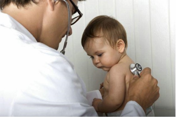 Bệnh mùa đông: Triệu chứng nhận biết viêm phổi ở trẻ em