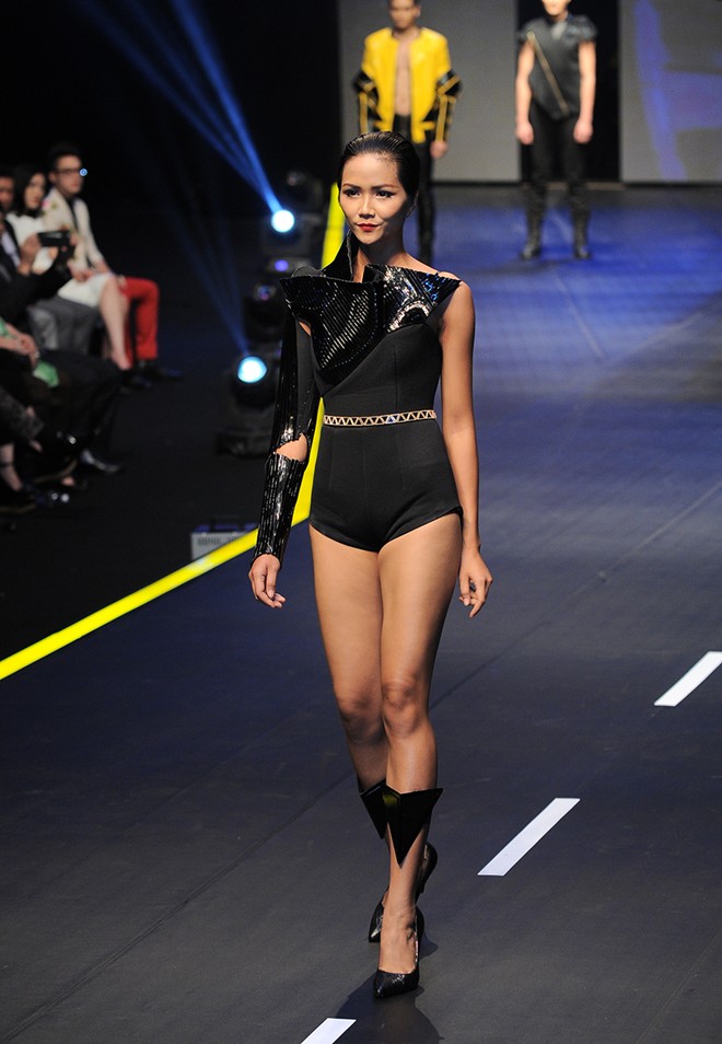 'Hot girl Gia Lai' trở thành quán quân Vietnam's Next Top Model 2015