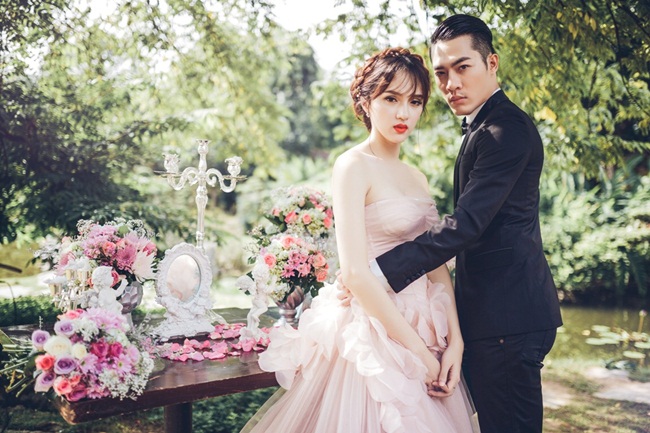 Hương Giang Idol tung ảnh cưới hạnh phúc bên trai lạ