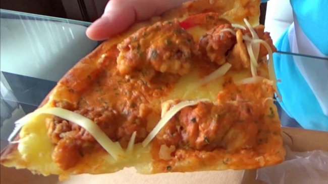 Điểm danh những chiếc bánh pizza kỳ quái trên thế giới 
