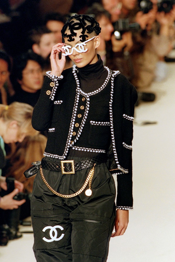 Sàn diễn của Chanel đã từng hoành tráng thế nào?