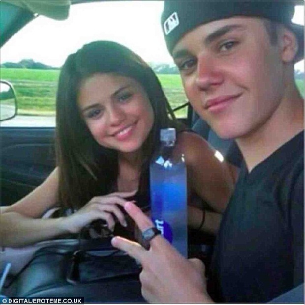 HOT: Justin Bieber và Selena Gomez song ca ngọt ngào trong single chung