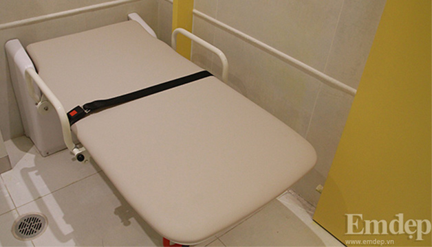 HN: Cận cảnh nhà vệ sinh và phòng cho trẻ bú đạt tiêu chuẩn 5 sao