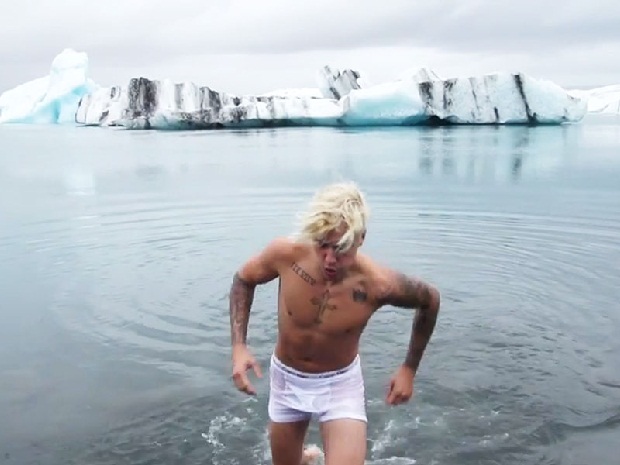 HOT: Justin Bieber tung MV mới lung linh “đốn tim” fan - Brad Pitt tự tay chụp ảnh khỏa thân cho vợ
